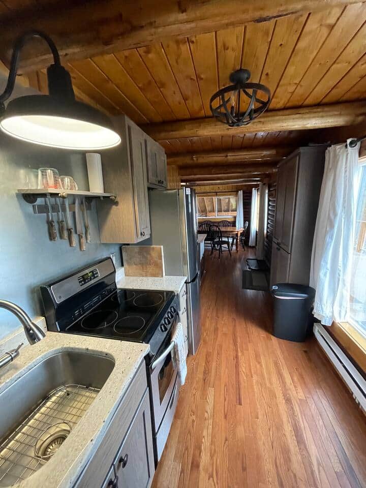 Kitchen fully equipped for meal prep!!