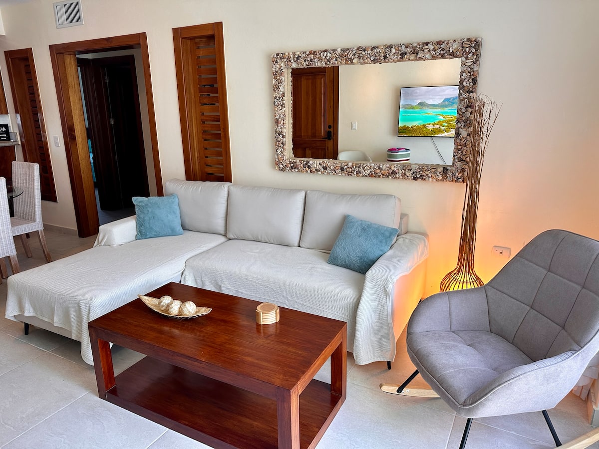 Spacious 3 bedroom Penthouse 2 pools, beach nearby photo 2