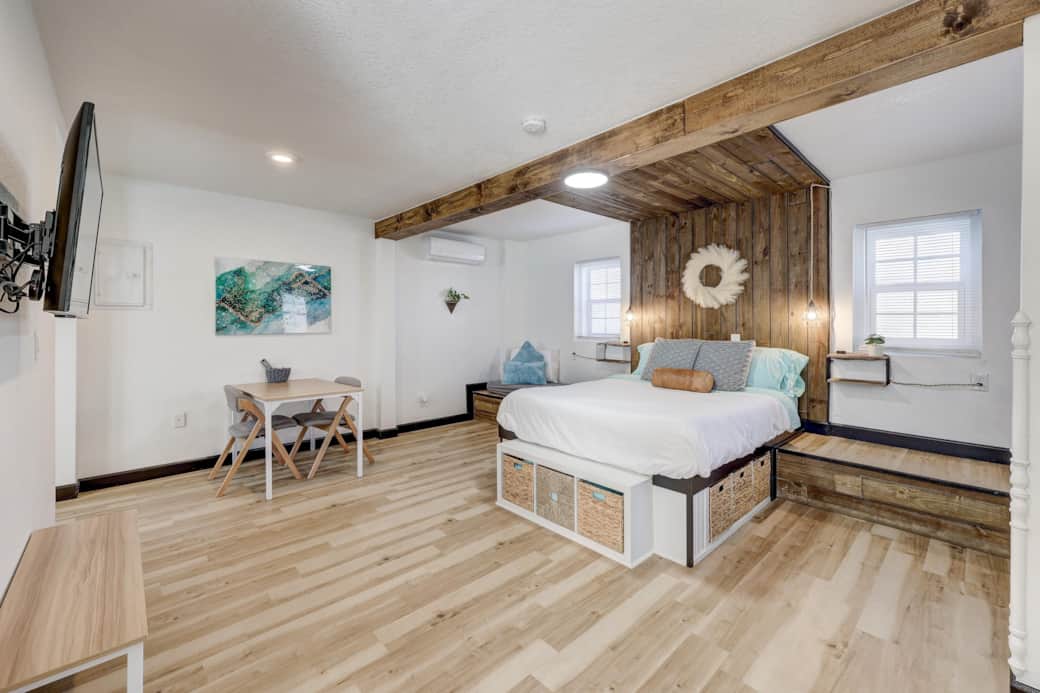Relax in luxury! All our beds are high end mattresses and fitted with quality bedding. Relax in luxury! All our beds are high end mattresses and fitted with quality bedding.