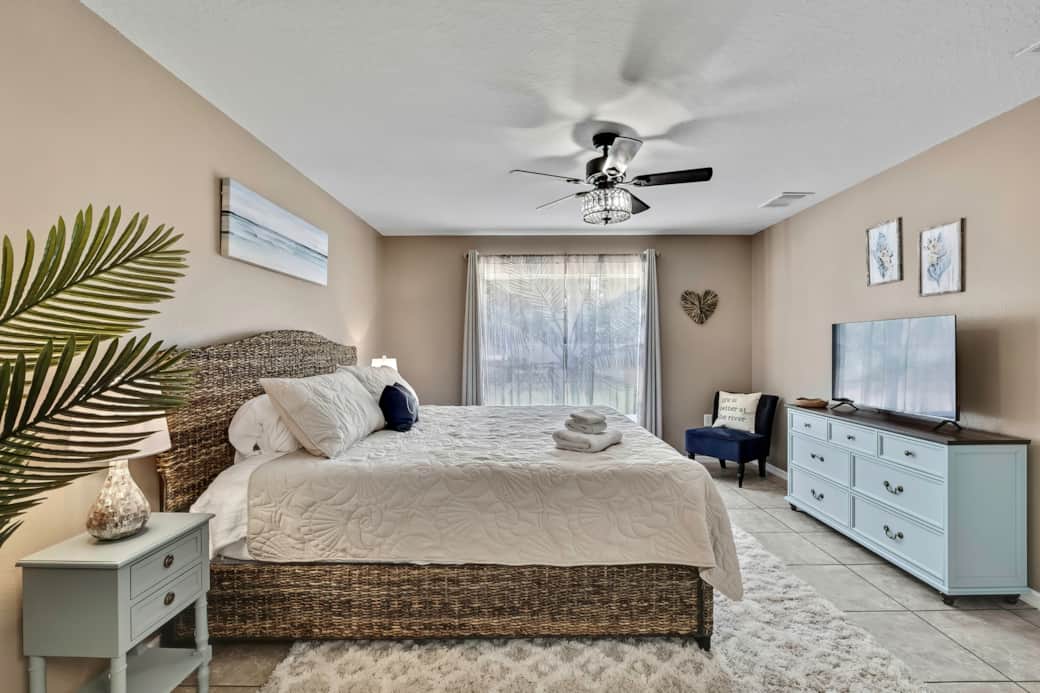 The Manatee Suite- King Bed