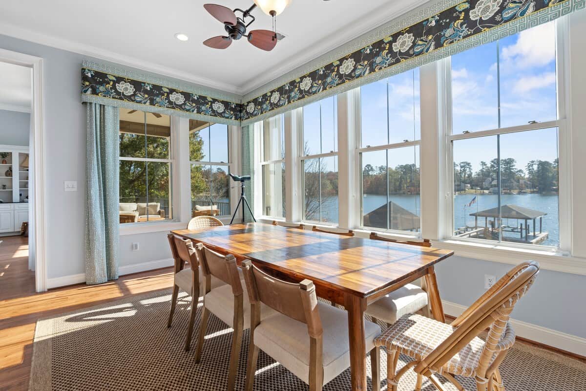 Kitchen & Dining