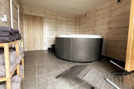 Wellness mit Whirlpool und Infrarotsauna