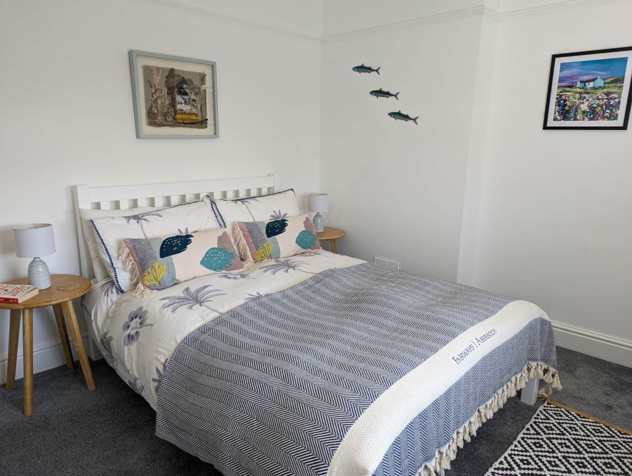 Double bedroom overlooking back garden