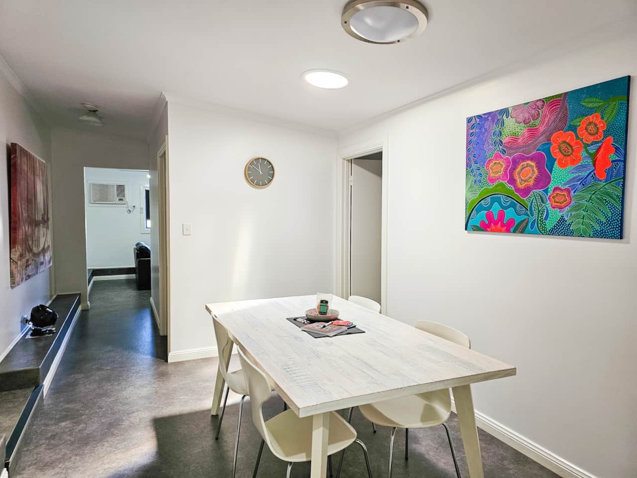 Aart Apartments loft No 2 dining area