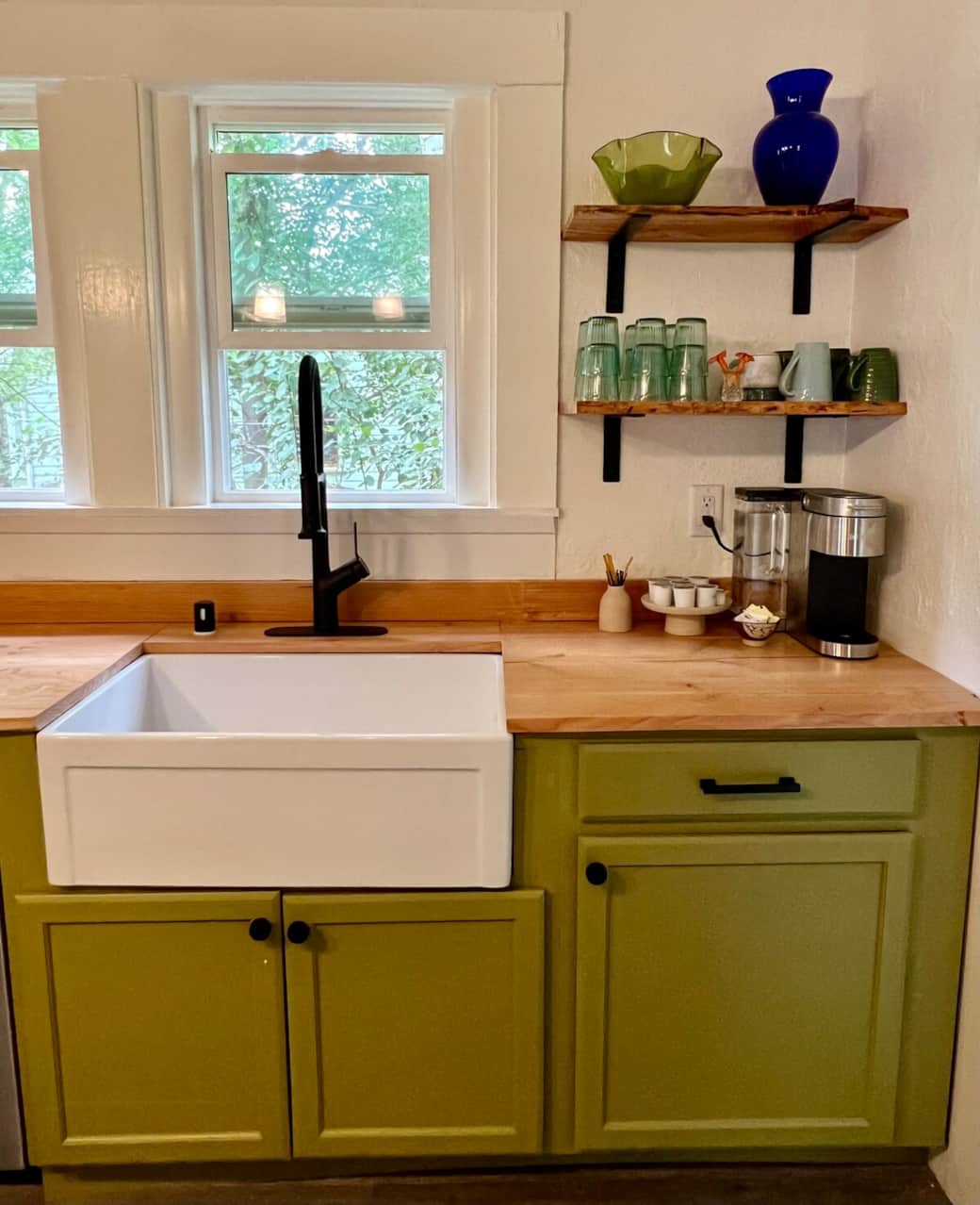 The kitchen feels warm and welcoming, with a butcher block island, cedar countertops and a view of the creek. It’s fully stocked with a thoughtful mix of modern and vintage finds-perfect for preparing your ideal family meal in a cozy, creative space.