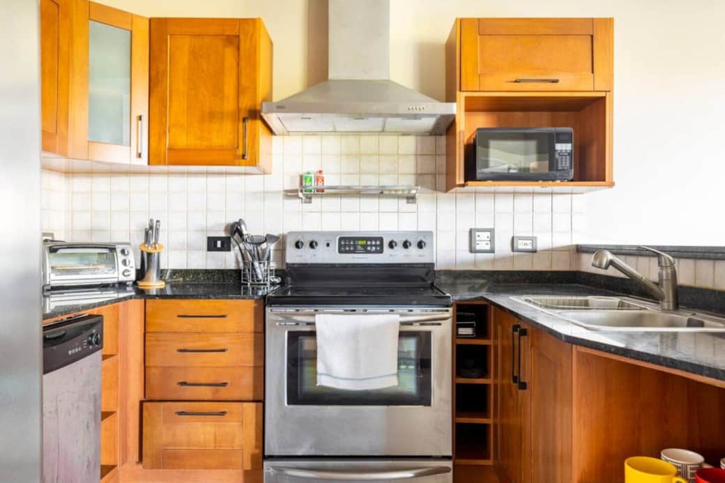 Kitchen - Sink w/ reverse osmosis water  filter