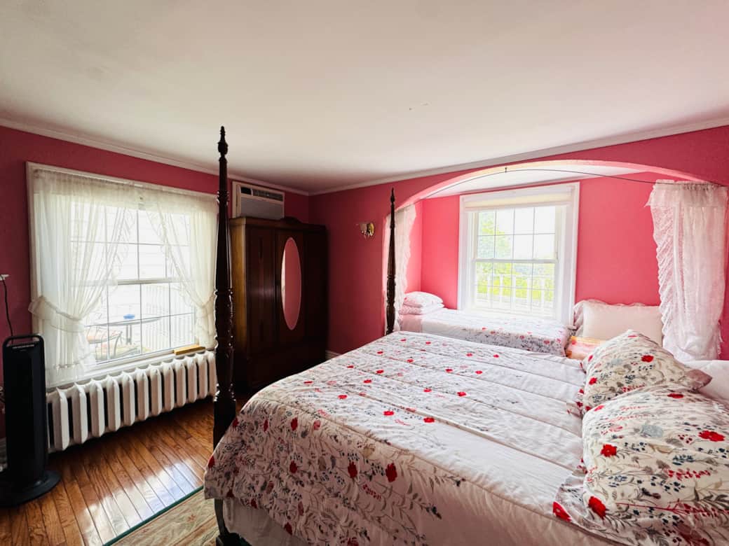 Chestnut Rose Room 1
