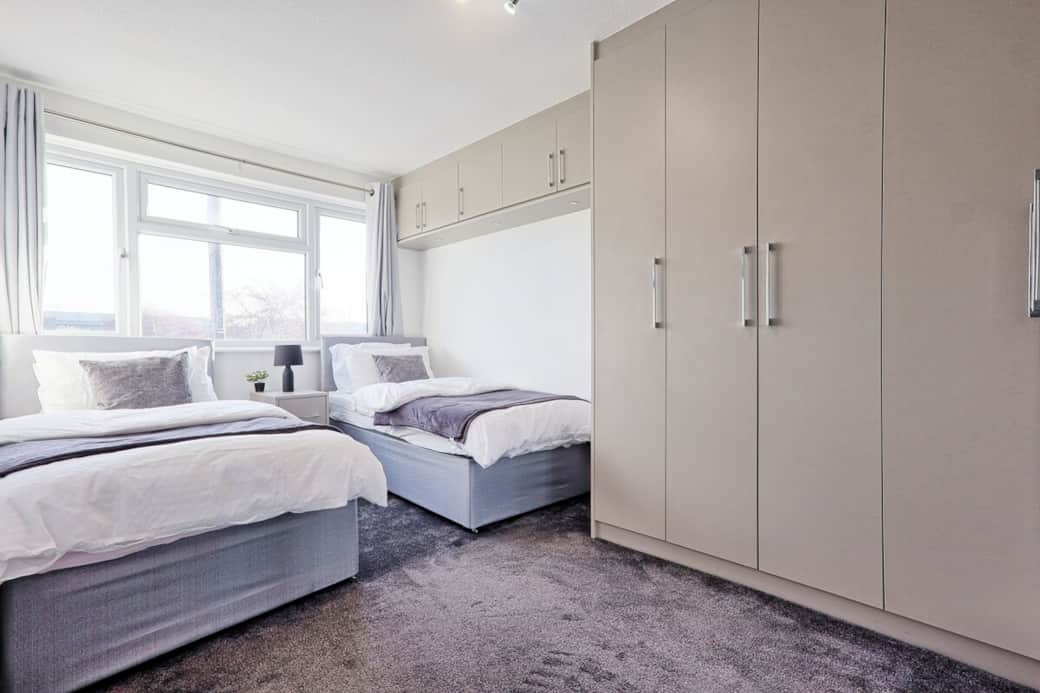 Spacious twin room; ideal for families, friends or contractors Spacious twin room; ideal for families, friends or contractors