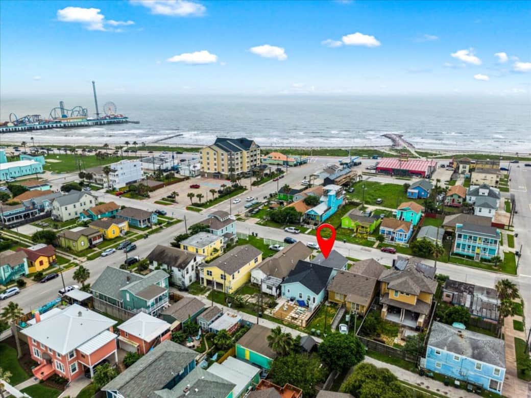 Just about a block from the beach and just a few blocks for the Historic Pier. All kinds of shopping and restaurants within walking distance. 
