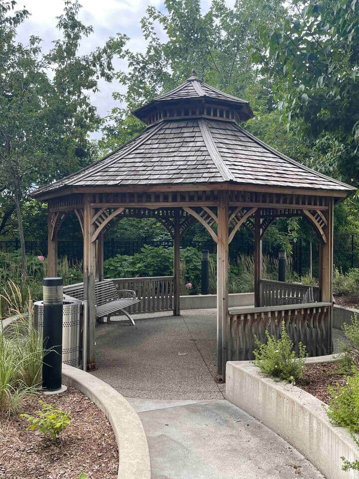 A beautiful gazebo to enjoy nature sounds and fresh air. 