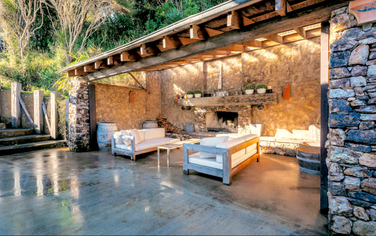 Courtyard Lounge
