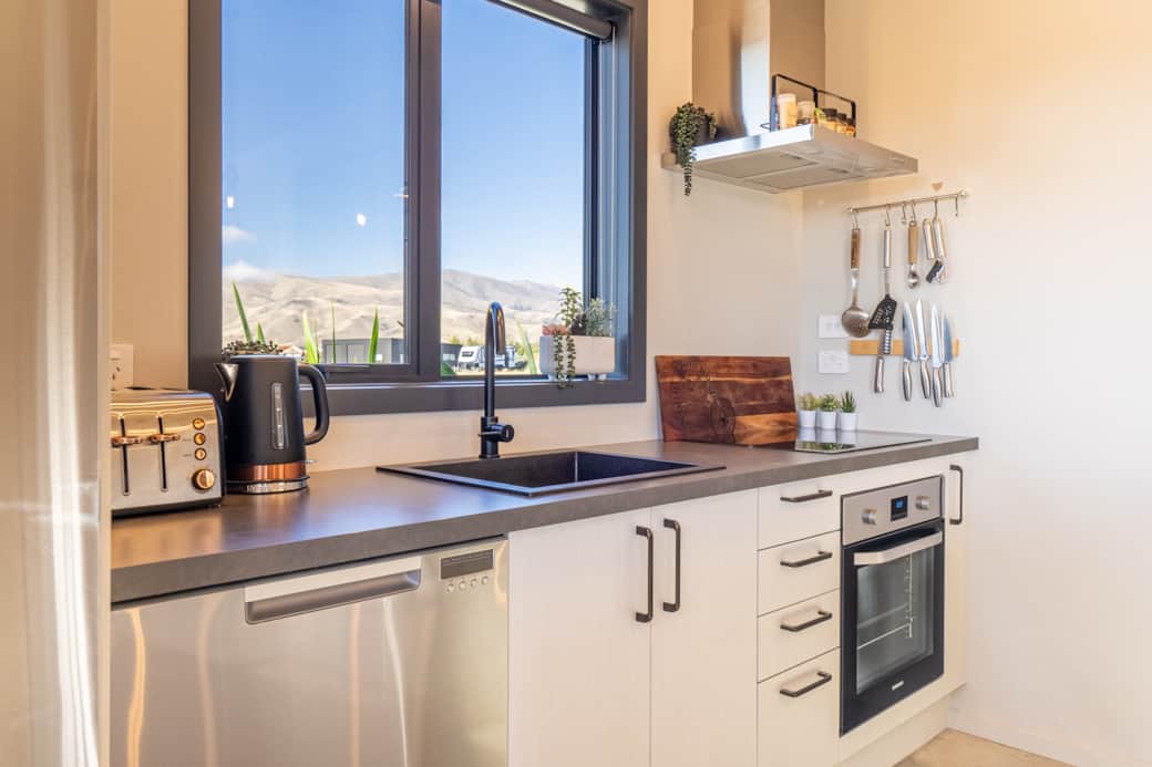 9 tussock airbnb-19