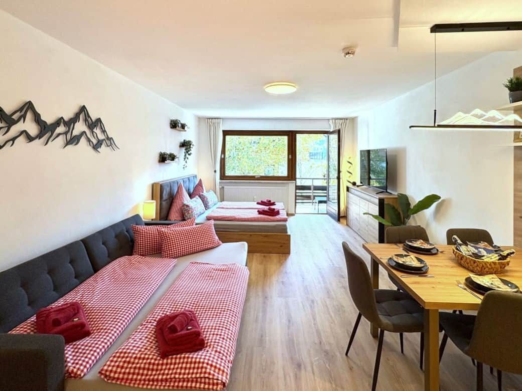 Wohnzimmer mit Schlafsofa (1,40x2,00)<m