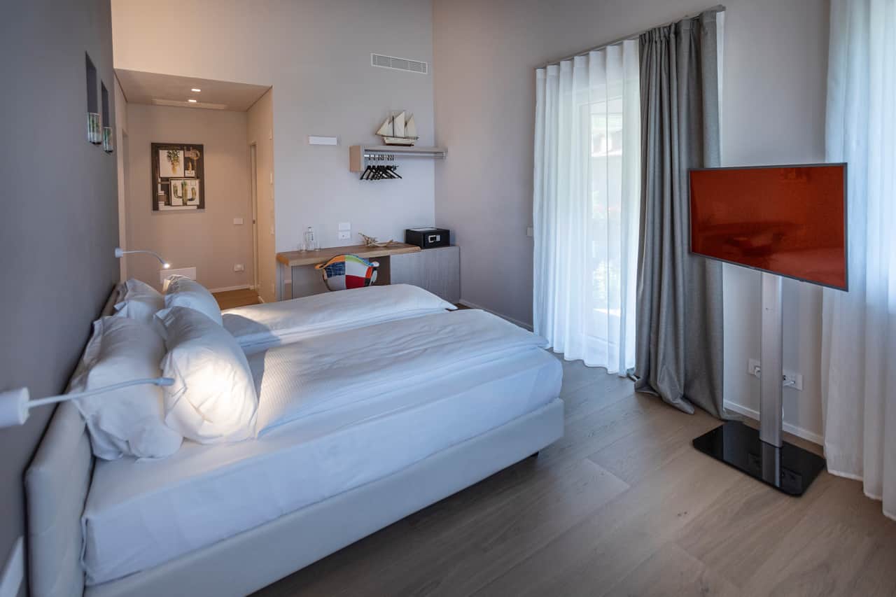 Room 1 - 06