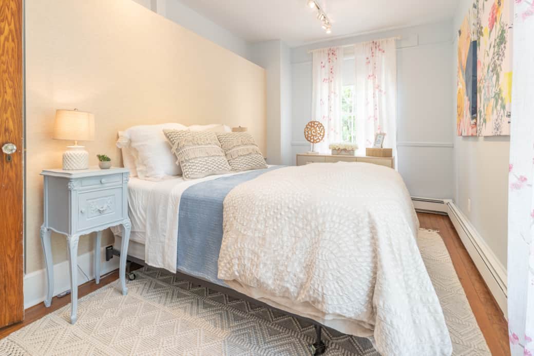 QUEEN Bed Guest Room "ILIANA's Room"