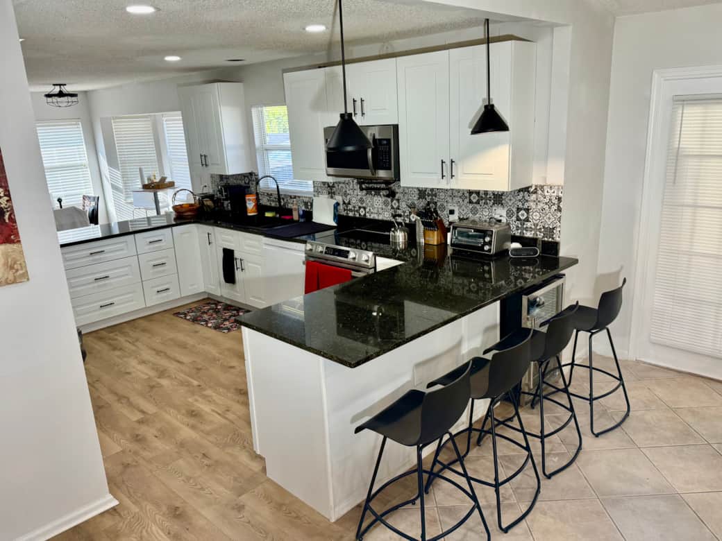 Serve breakfast, lunch or dinner at the counter