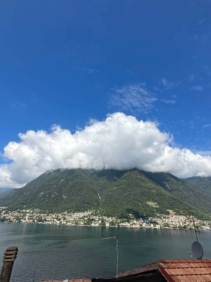 Zuckerwatte auf dem Berg