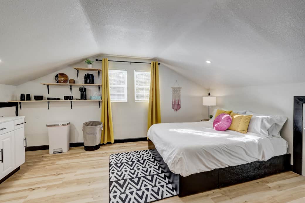 Every Pink Homes bed consists of a high end mattress and quality bedding. Every Pink Homes bed consists of a high end mattress and quality bedding.