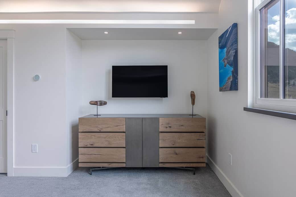 Master Suite Upstairs (Dresser)