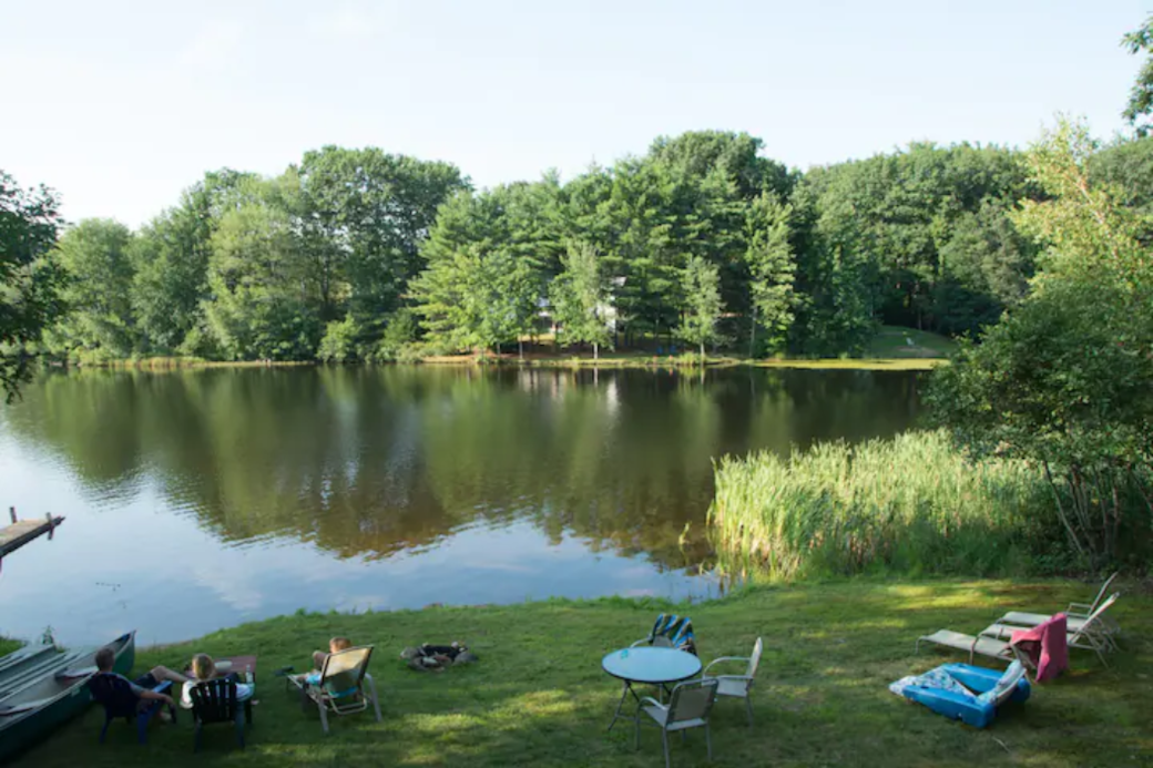 A spacious, flat lawn provides plenty of places for sitting near the water. A spacious, flat lawn provides plenty of places for sitting near the water.