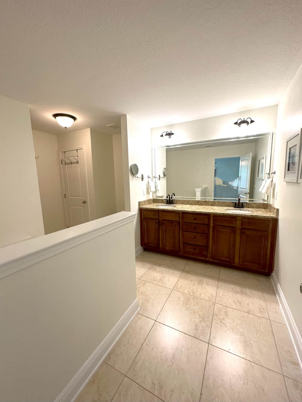Bedroom 1 Full Bath En Suite