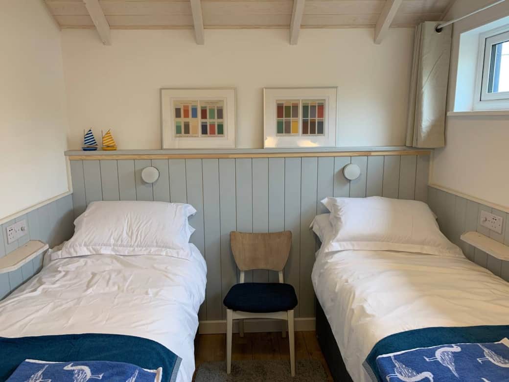 Each bed in the cabin room has a bedside shelf, sockets for charging and a dimmable light for reading etc. Each bed in the cabin room has a bedside shelf, sockets for charging and a dimmable light for reading etc.