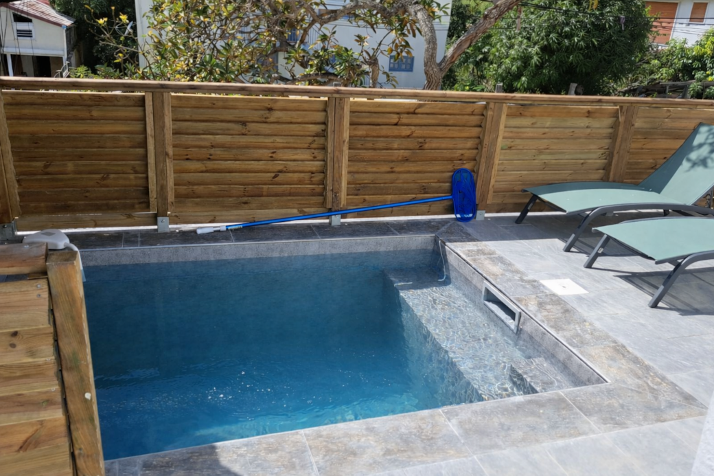 Ti-zeinga-la- sainte-anne-piscine Ti-zeinga-la- sainte-anne-piscine