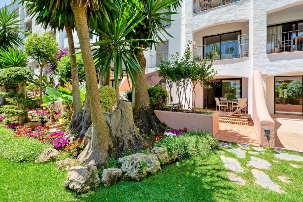 Direct access to garden and pool Direct access to garden and pool