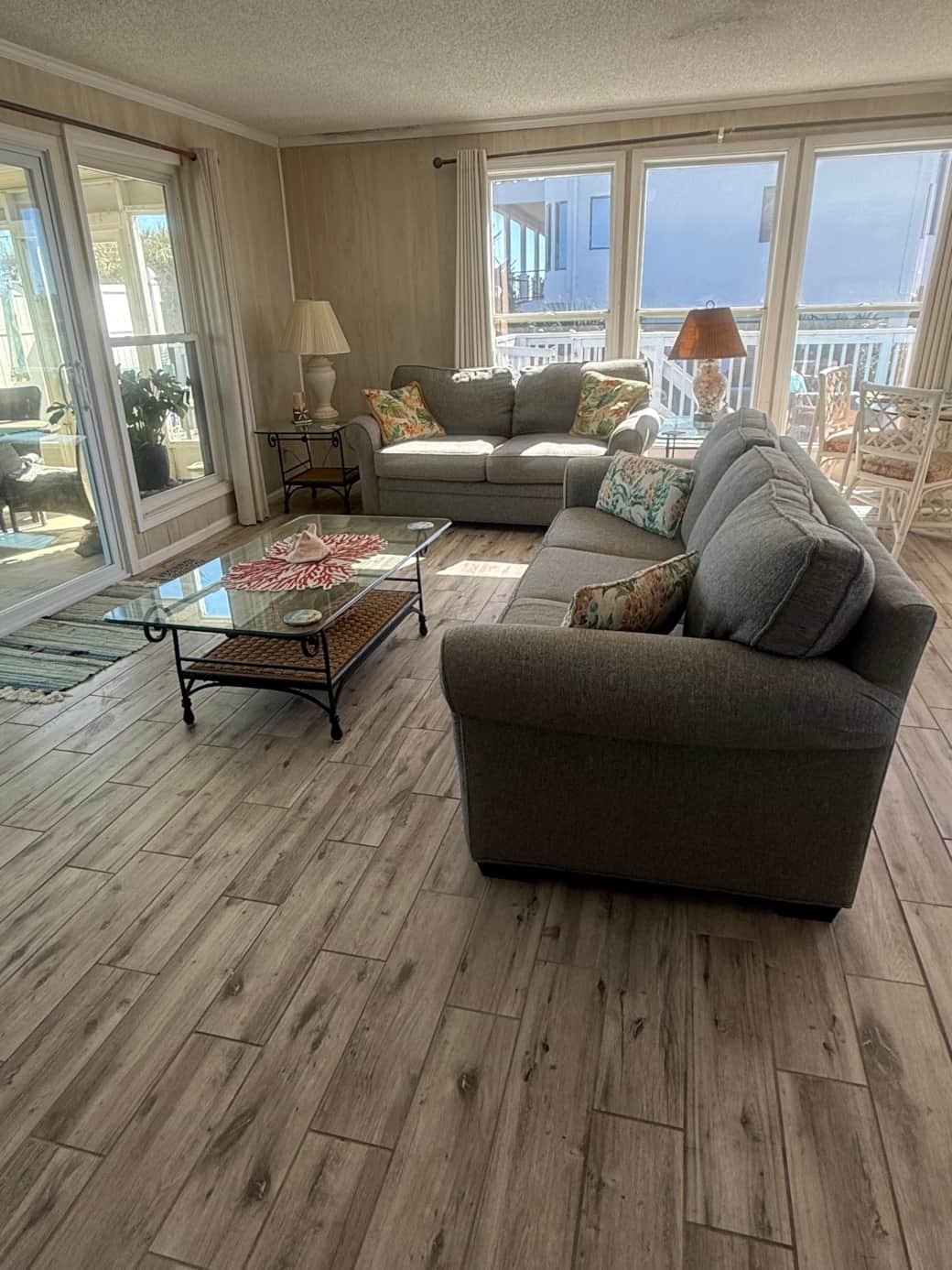 Living Room facing S deck