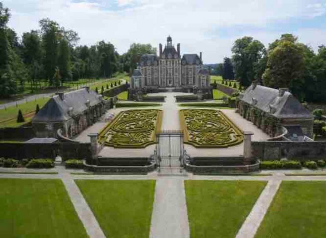 Château de Balleroy, ouvert à la visite se trouvant à 2 min à pieds du logement 