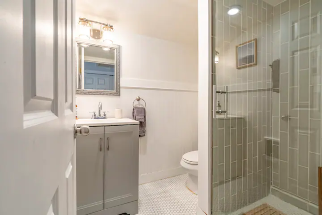 private bathroom w/shower private bathroom w/shower