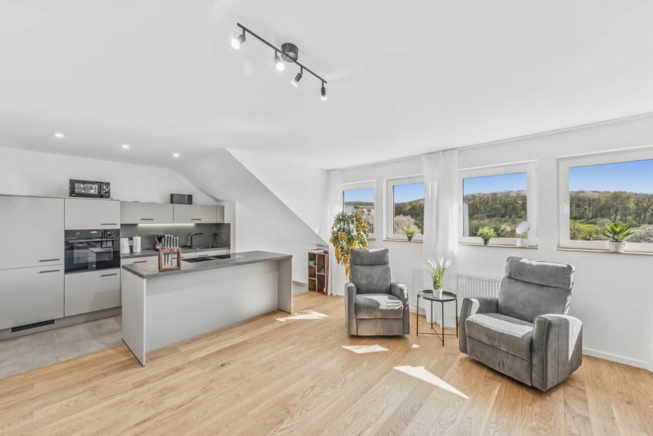 Vollausgestattete Küche mit Lounge & Panoramafenstern – kochen mit dem besten Ausblick