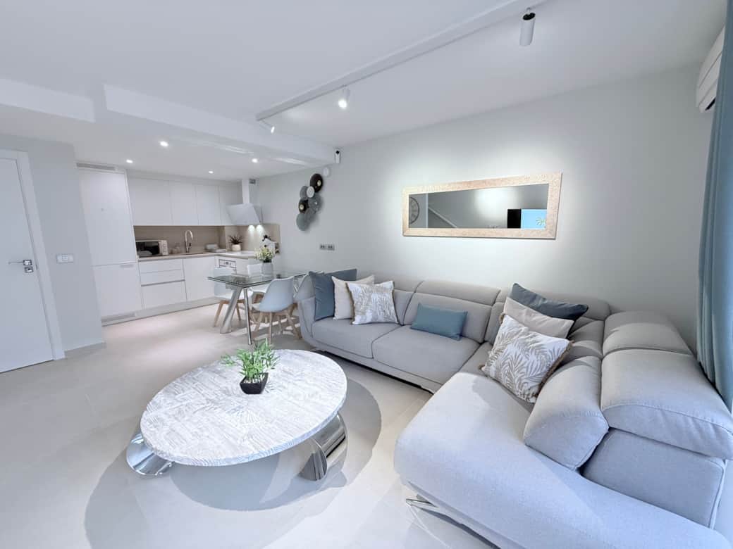 LIVING ROOM (3) LIVING ROOM (3)