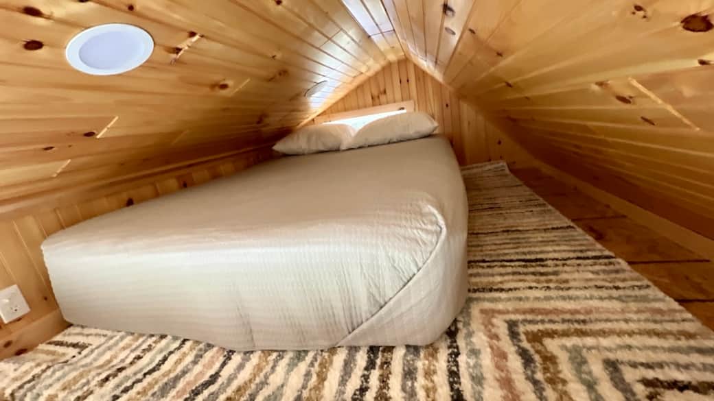 Loft w/Queen Bed