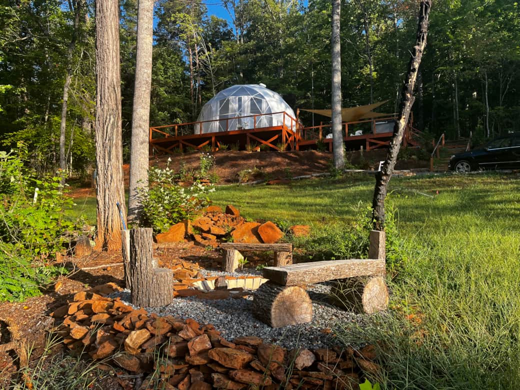 Tucked away in lush surroundings , you have the fully immersive experience in the nature Tucked away in lush surroundings , you have the fully immersive experience in the nature