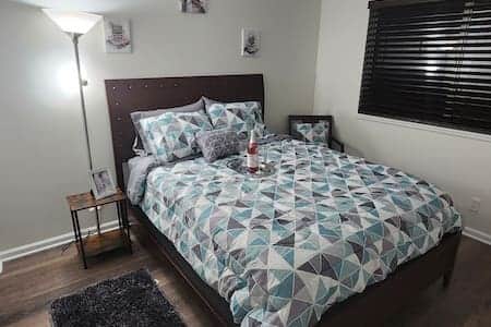 Elias Room