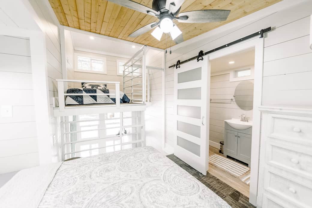 Open layout with the childs bunk Open layout with the childs bunk