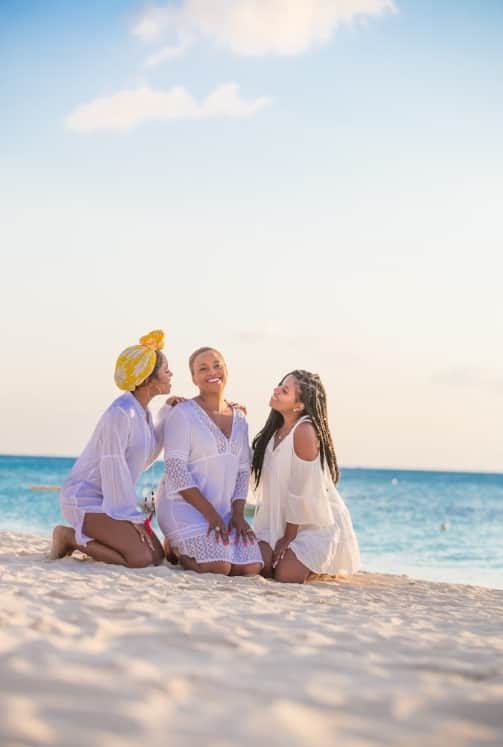 Professional photographer capturing memories in Belize