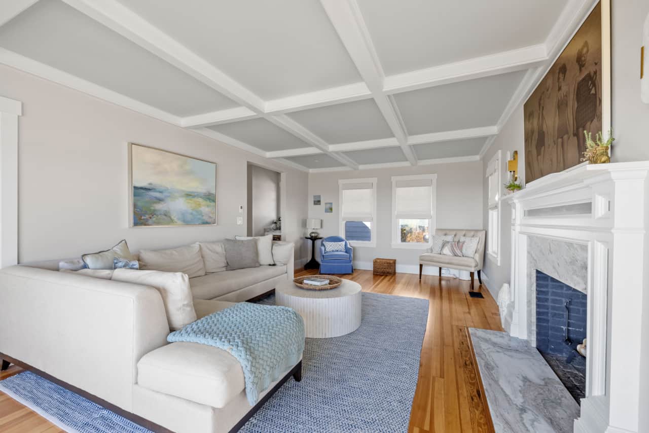 Spacious living room with Smart TV