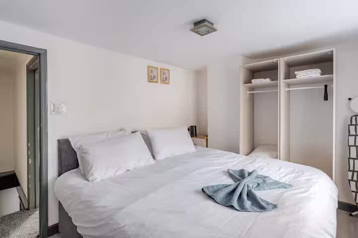 Bedroom 1: Super King zip-link bed with hotel-quality linen; converts into two singles.