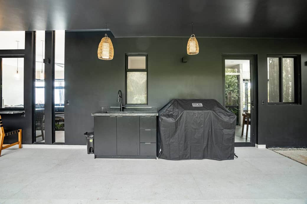 6 Burner Gas Grill and Outdoor Sink