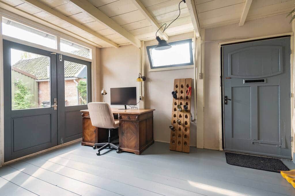 Office / hallway Office / hallway