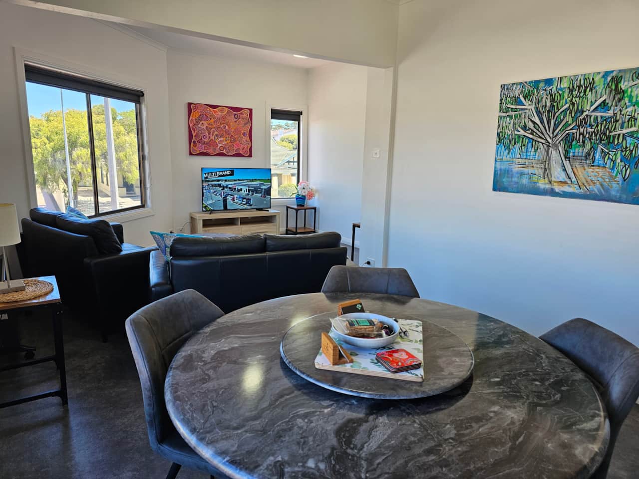 Aart Apartments No 3 dining / lounge