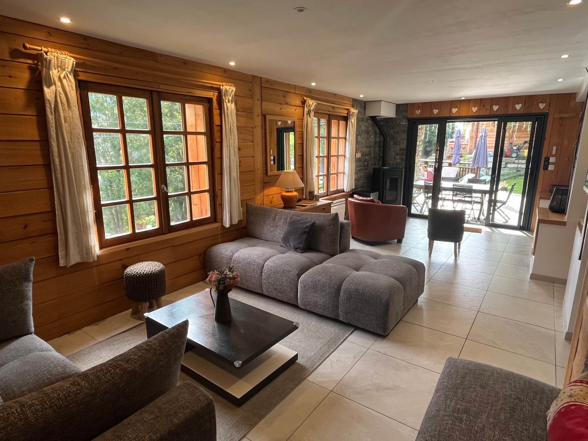 Chalet Mont Milo living room opening onto the terrace and garden in summer