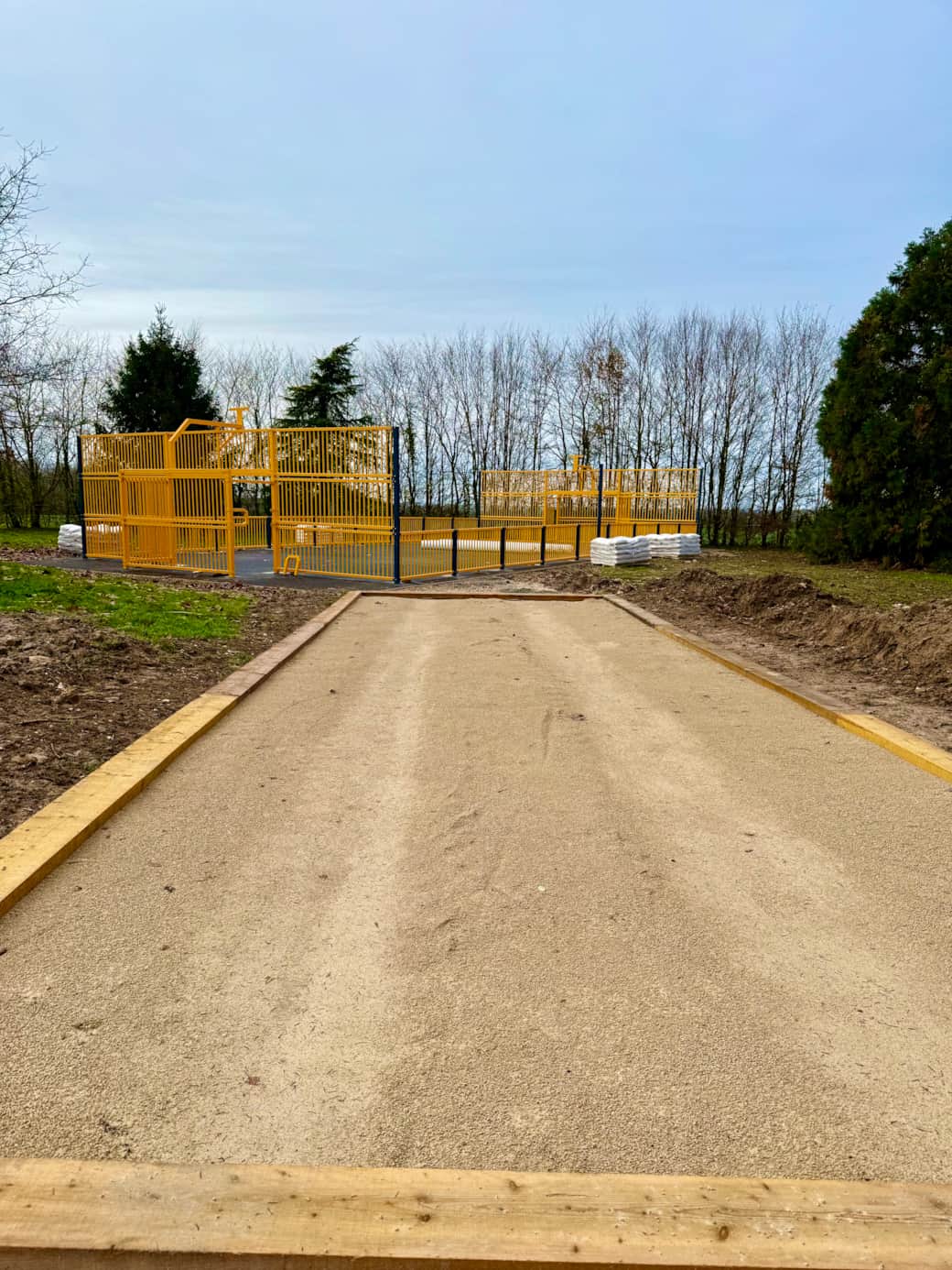 Le city stade et le terrain de pétanque Le city stade et le terrain de pétanque