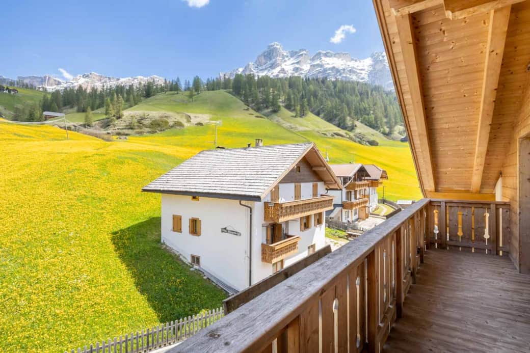 __Terrace - Back - East Facing - Summer - HD