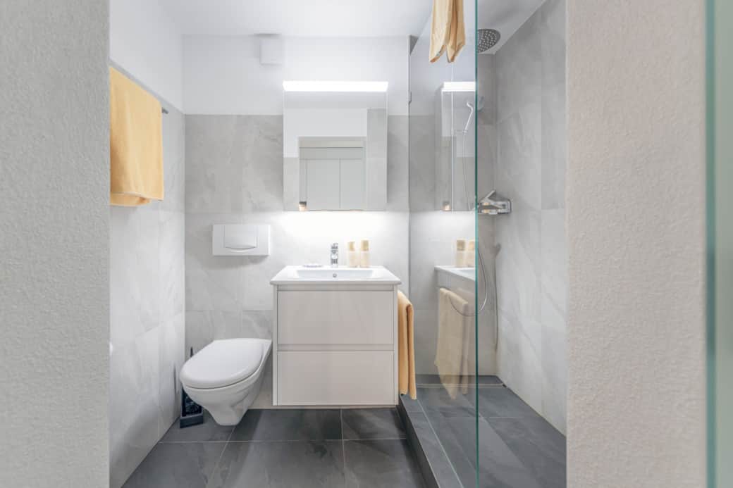 Badezimmer mit Dusche Badezimmer mit Dusche