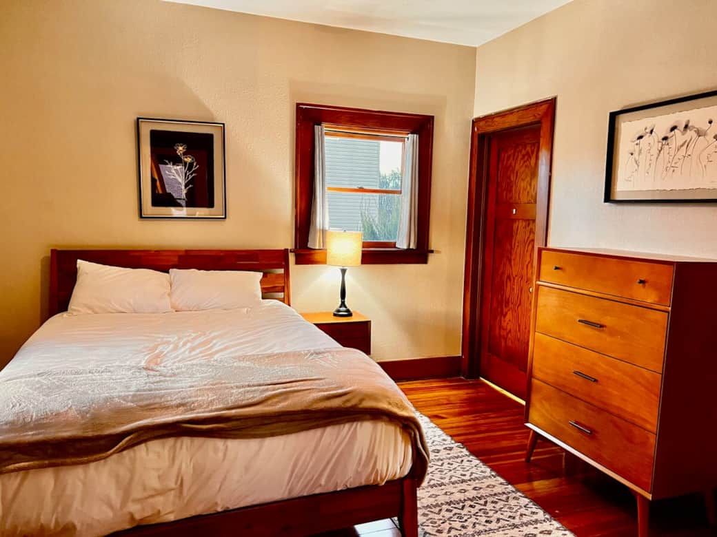 Bedroom 1 Queen