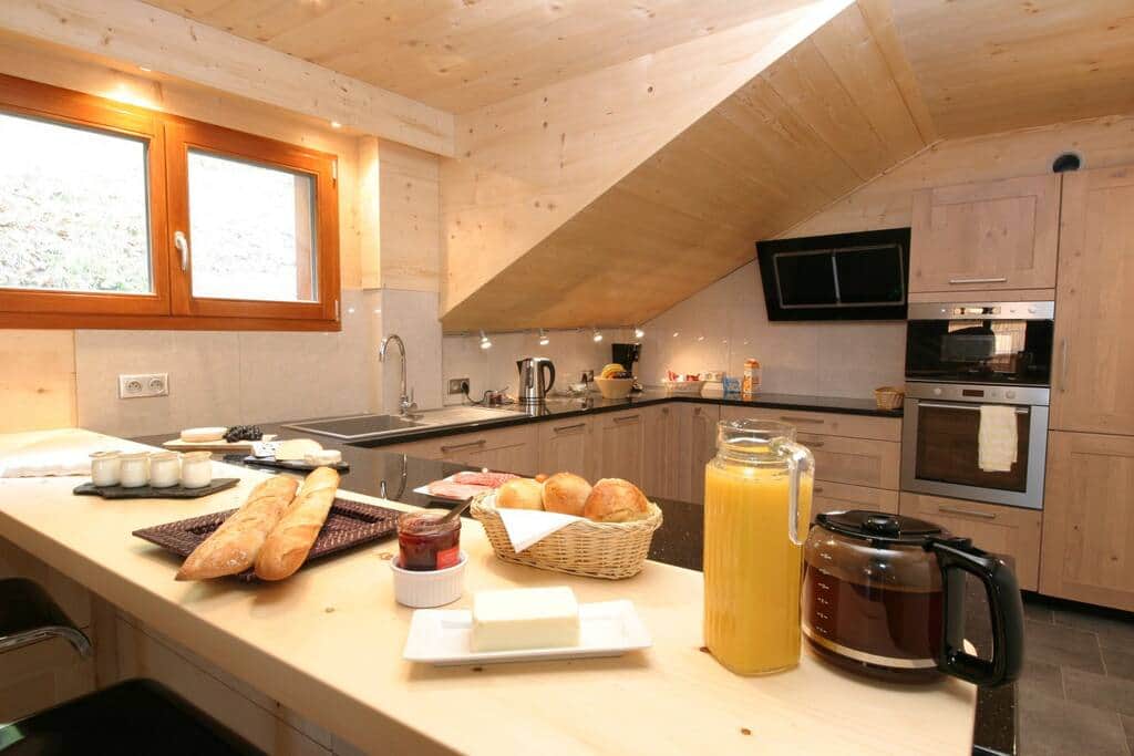 Breakfast bar/kitchen Breakfast bar/kitchen