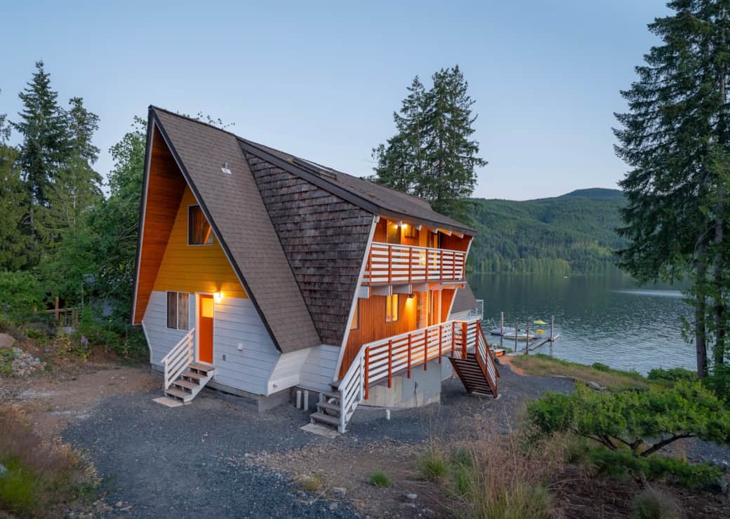 Cedar clad Sproat Lake cabin 